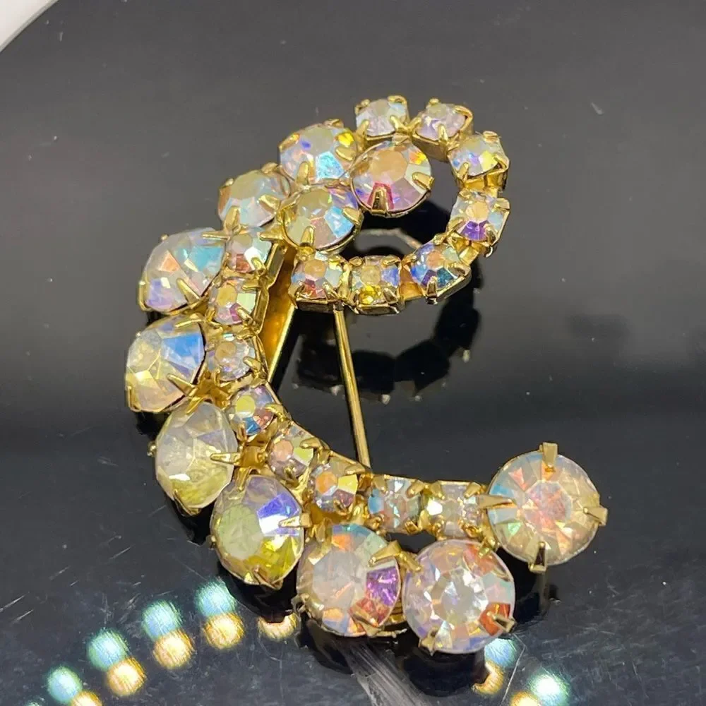 Vintage brooch aurora borealis gold tone